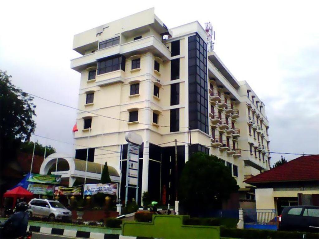 Pia Hotel Pangkalpinang Pangkalan Baru Eksteriør bilde